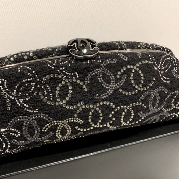 CHANEL Rare 🖤🤍Paris Shanghai Swarovski Studded Crystal Boucle Clutch CC Logo Bag - Picture 15 of 16